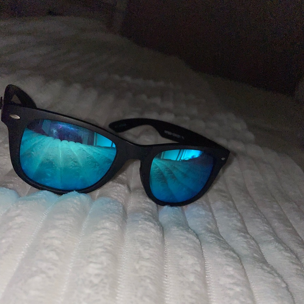 Women’s Peppers sunglasses- great condition